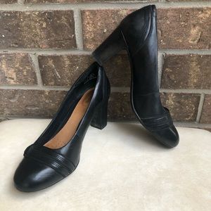 Clark’s Black Kitten Heels Round Toe